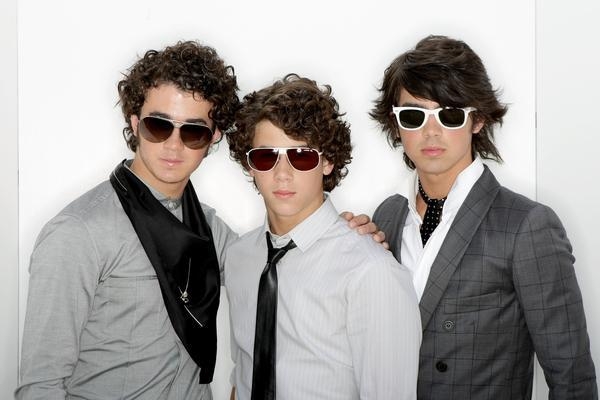 jonas_brothers_1191029655.jpg